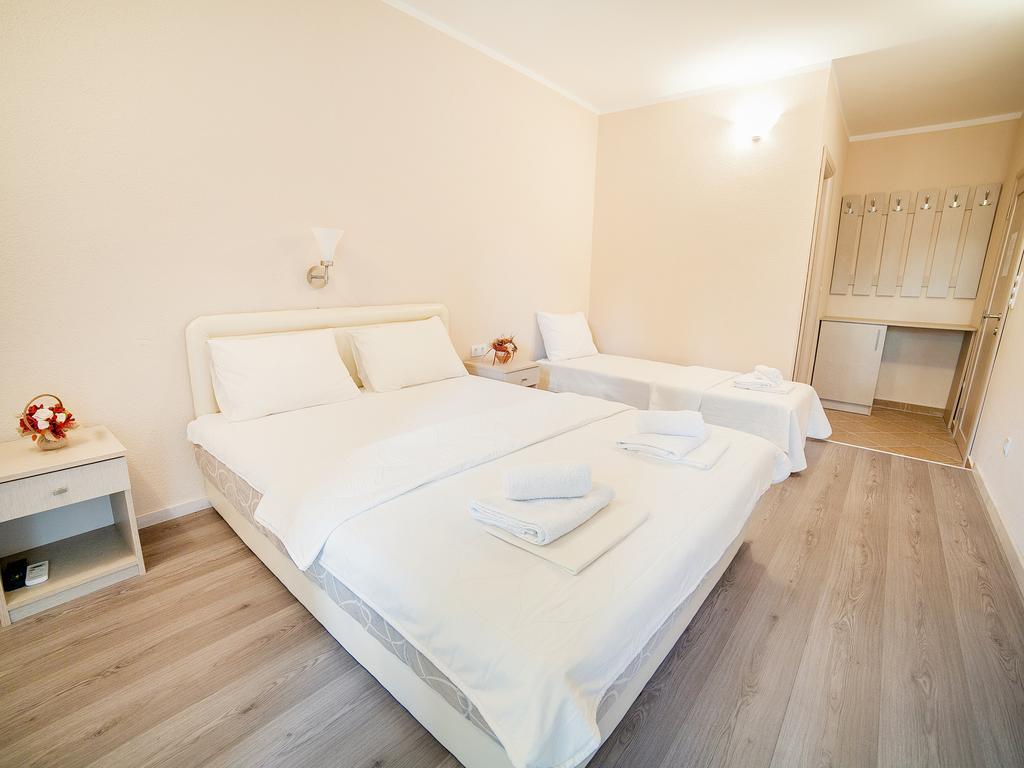 Pansion Nobel Petrovac Quarto foto
